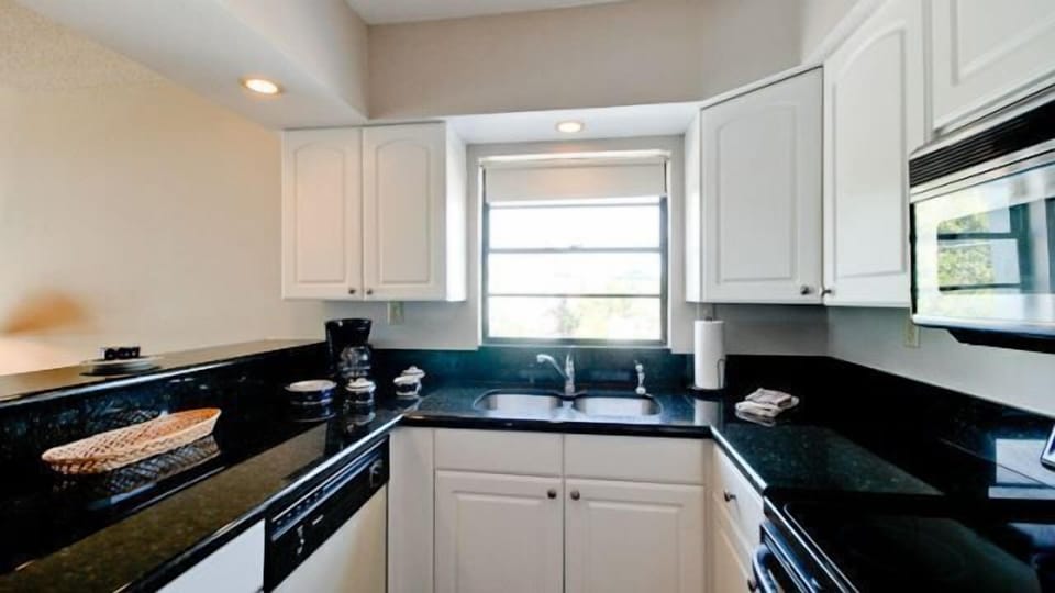 Updated kitchen-Enjoy dining in
