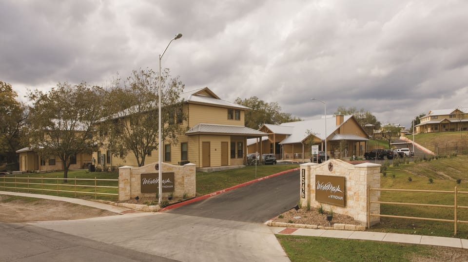 New_Braunfels_monument_2