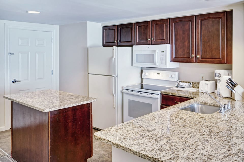 Two-Bedroom-CW-Old-Town-Alexandria-15173-014