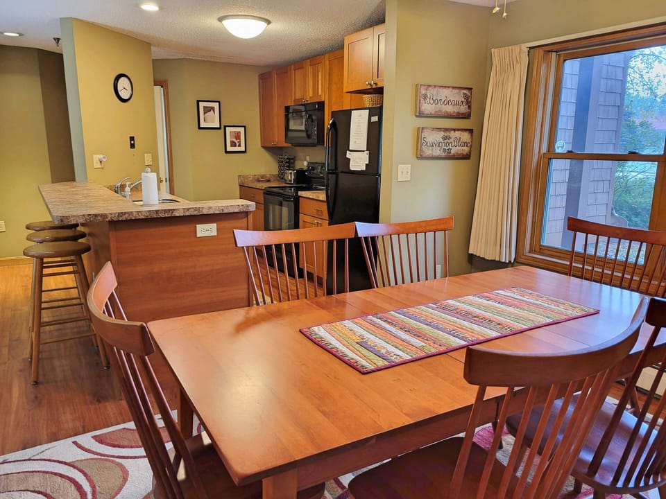 Dining to Kitchen
