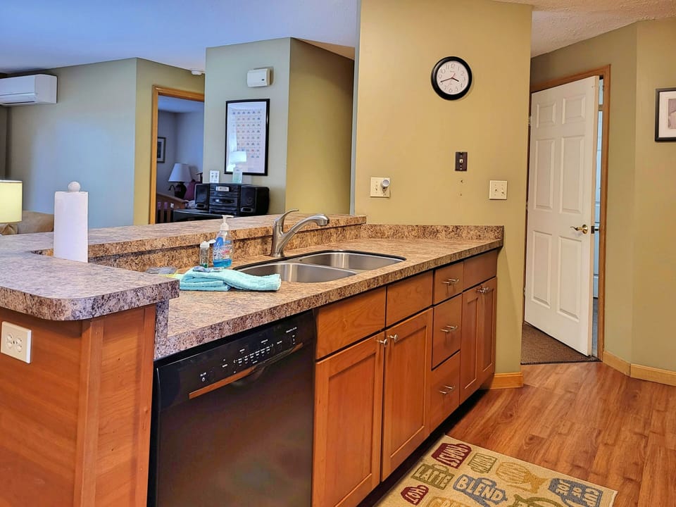 Kitchen to Master/Living