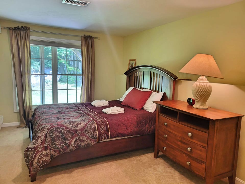 Lower queen room