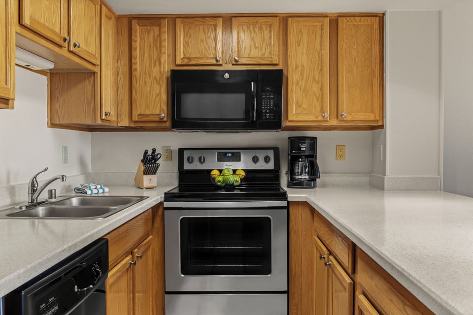 Two-Bedroom-Deluxe-Kitchen-Elk-Run-Pagosa