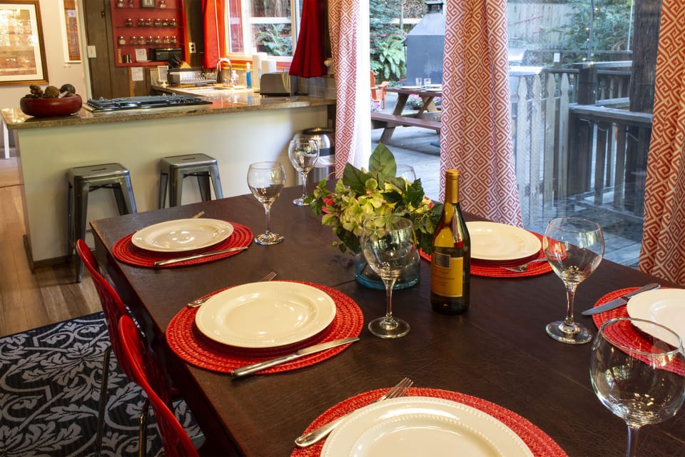 And the dining table is steps from the kitchen and has oodles of windows and natural light.