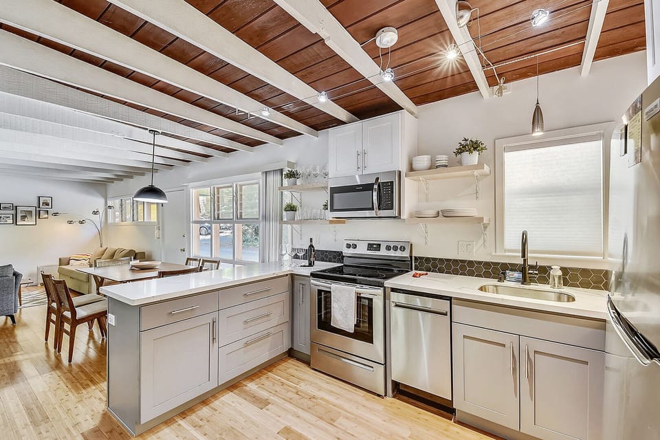 Gorgeous! Newly remodeled kitchen!!!