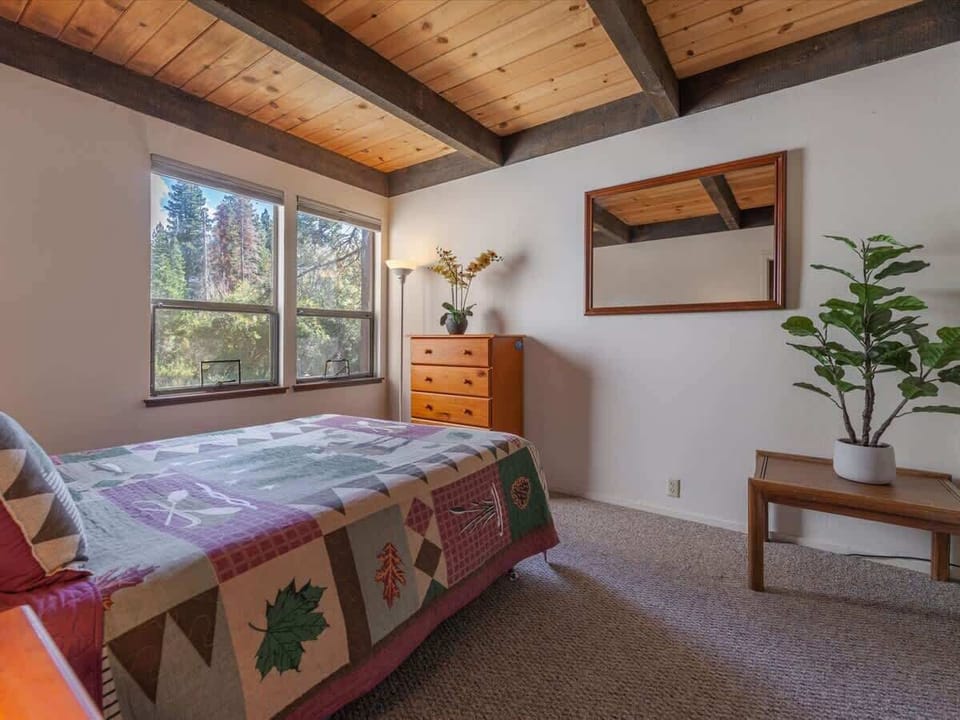 Queen bedroom on lower level closest to entry. (New memory foam mattress was a bit on the firm side). 