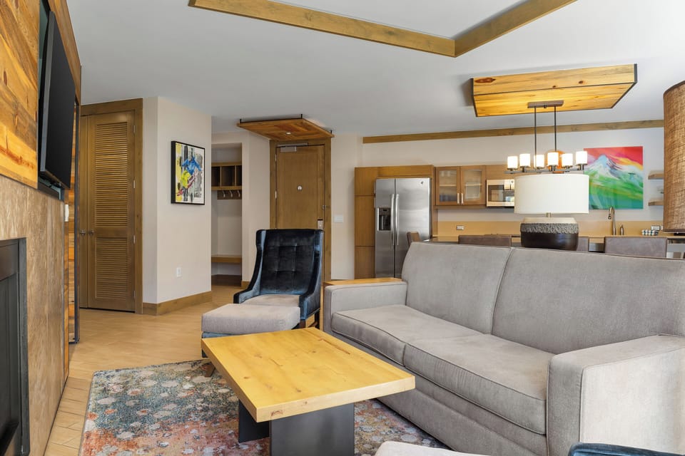 Living--3br-avon-cw-3br-pres-in-005