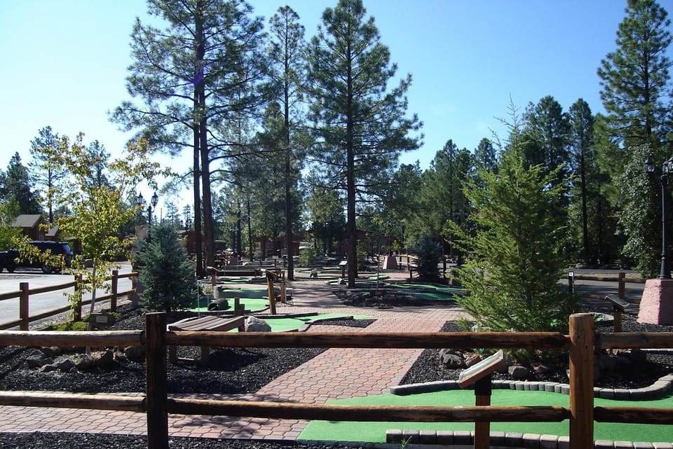 RH2 MINI GOLF