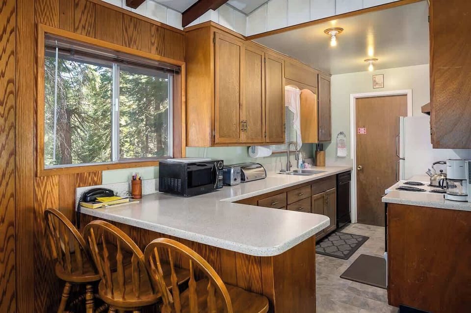Breakfast Bar at Kitchen