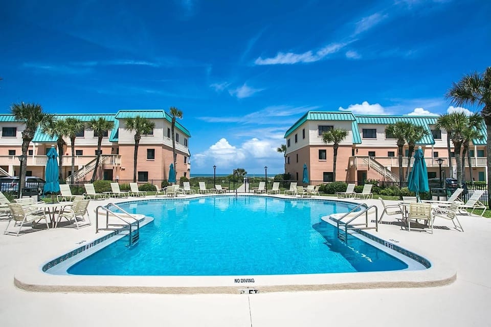 - Refreshing outdoor pool with crystal clear water and sunny skies  
- Relax on poolside loungers or take a dip with ocean views in the distance  
- Ideal place to cool off and soak up the vibrant beach atmosphere
