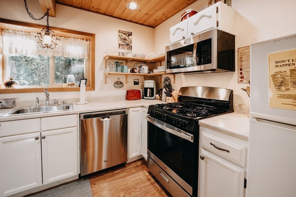 Indoors, Kitchen, Microwave, Oven, Cooktop