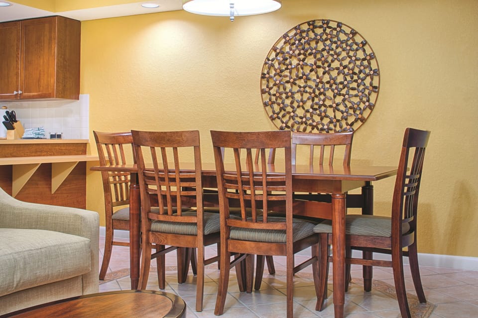 Santa_Barbara_2BR_Dining