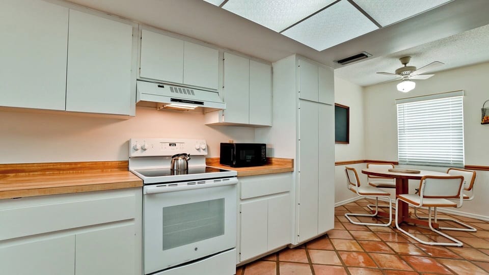 Kitchen & Breakfast Nook