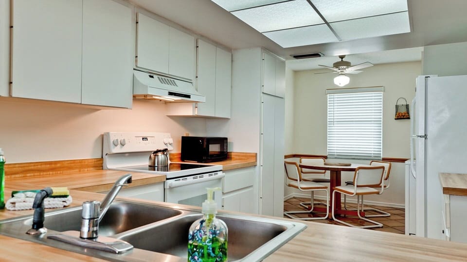 Kitchen & Breakfast Nook