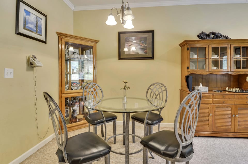 Suite: Dining area for four.