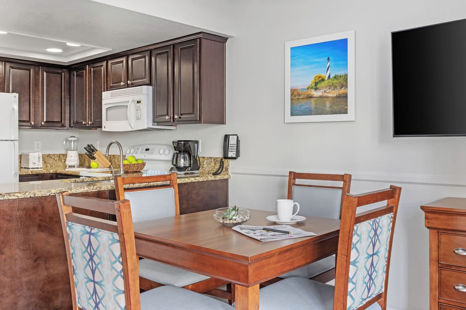 One-Bedroom-Dining-Worldmark-Havasu-Dunes