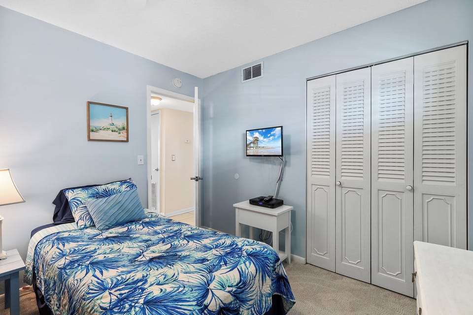 Guest bedroom
