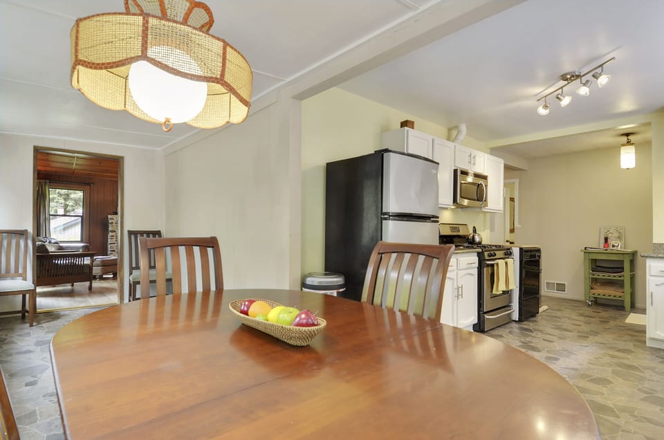 Easy passage between the kitchen and dining area.