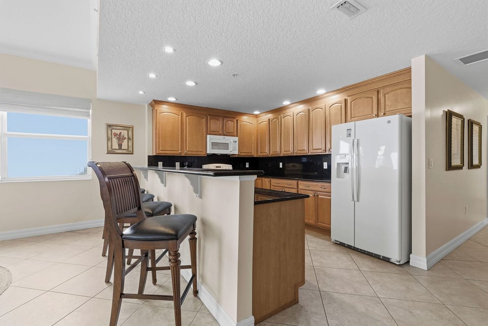 Kitchen + Bar Seating