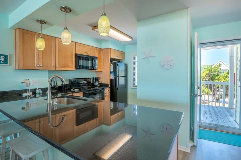 Kitchen With All Major Appliances, Entry Hallway