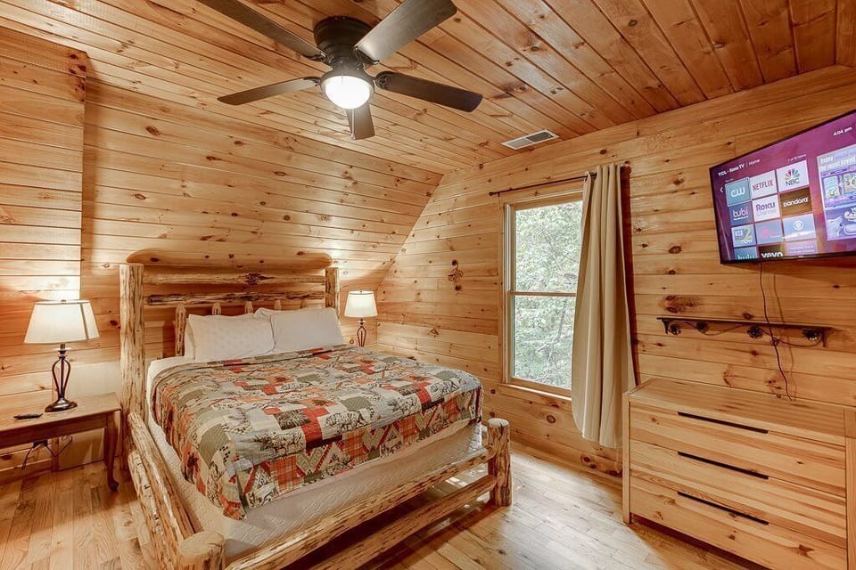 Queen Bedroom Upstairs