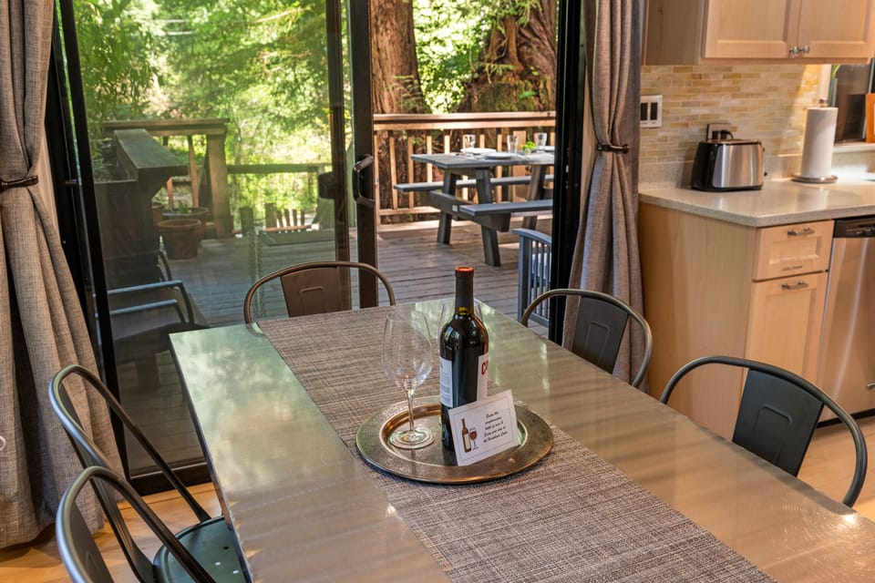 Indoor dining for 6 people