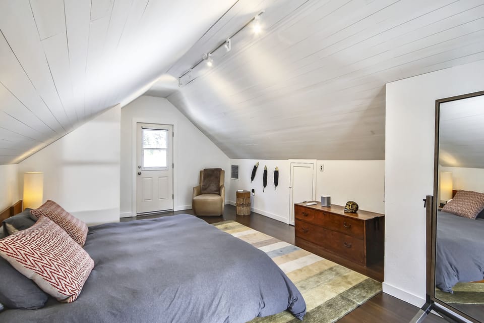 Upper Level Bedroom - King Casper Mattress.