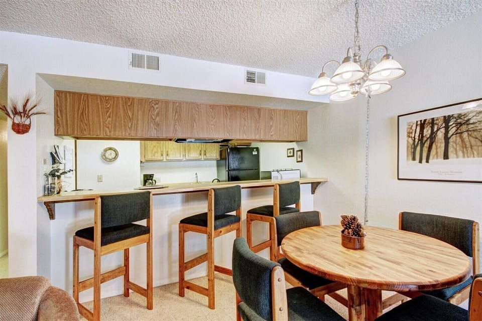 MS162H Dining Area