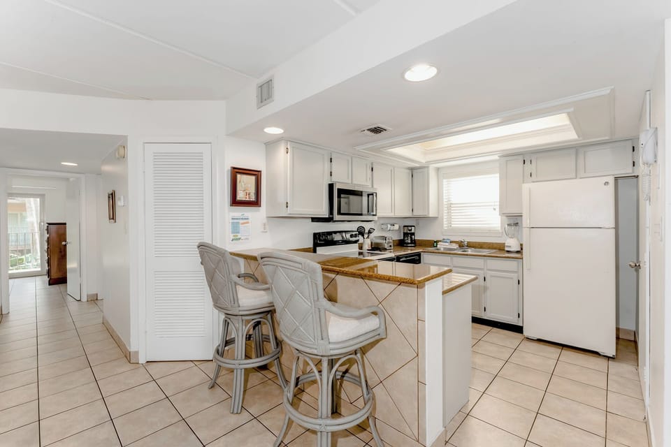 Entertaining the kids at the breakfast bar is a delight! Whip up your favorites while staying connected!