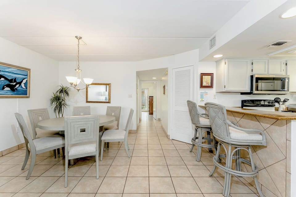 The dining corner is both playful and well appointed with seating for 6 around the table and extra stools at the breakfast bar!