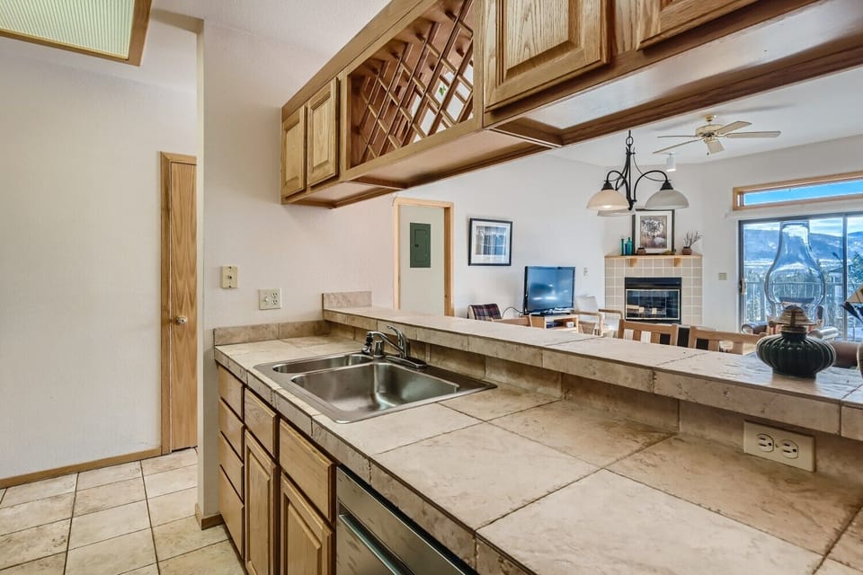 LF201F Kitchen 