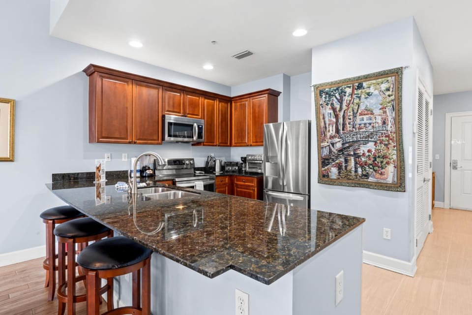 Kitchen with Breakfast Bar