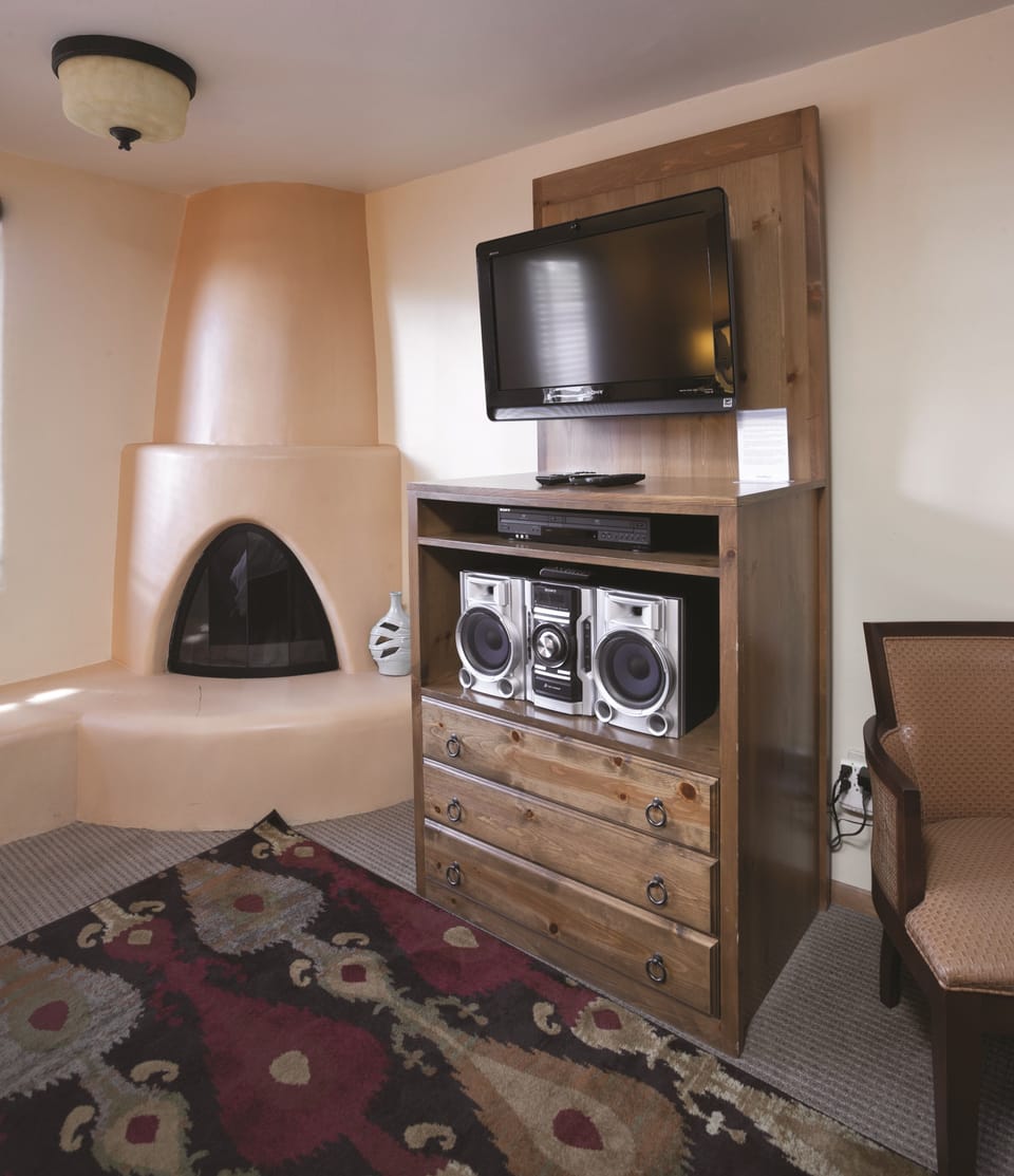 Santa_Fe_Compact_Studio_05