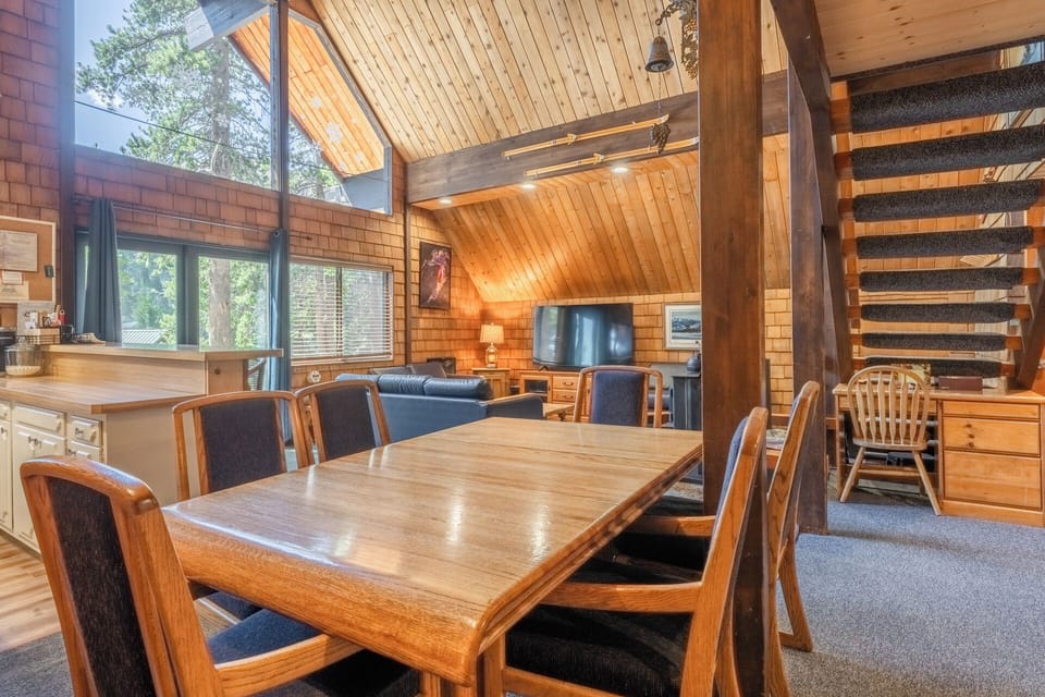 Chalet 4 dining