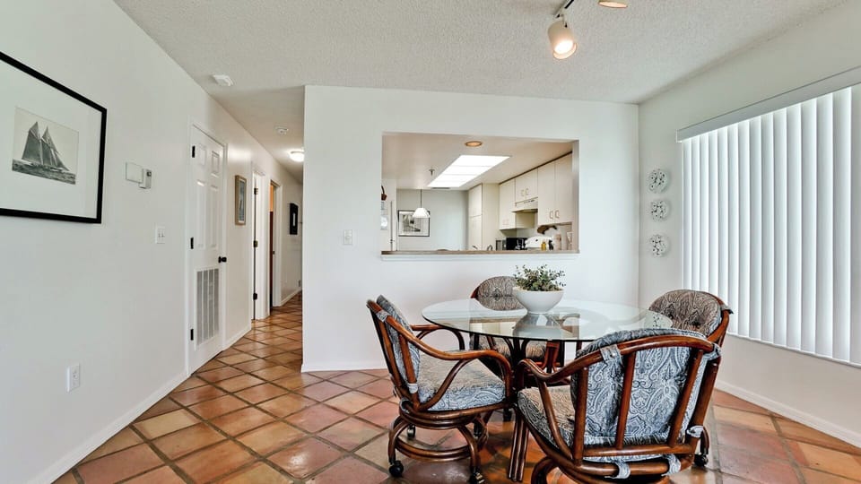 Dining Area 1