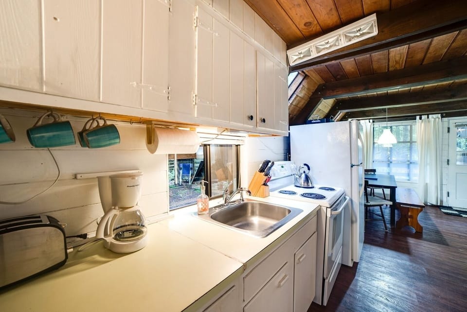 Another view of kitchen