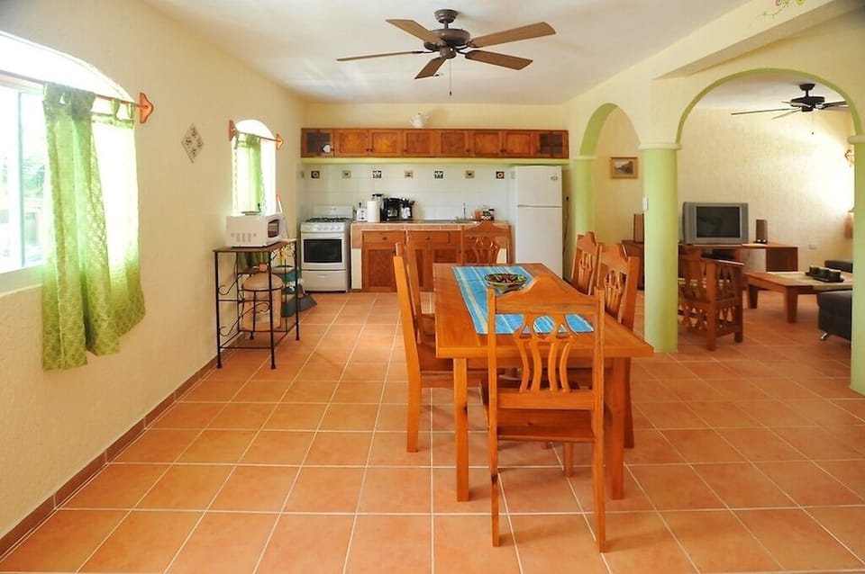 Kit DR - Spacious and airy great room.