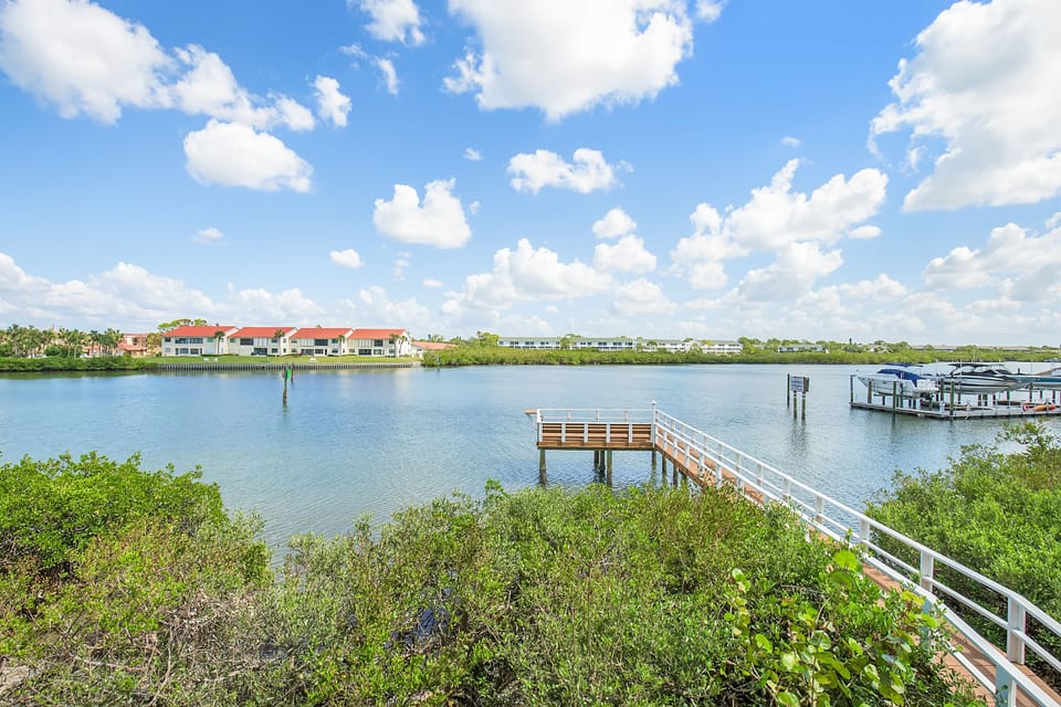 Your private dock with fish washing station