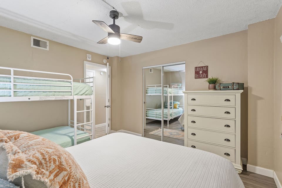 Guest Bedroom Sleeps 4