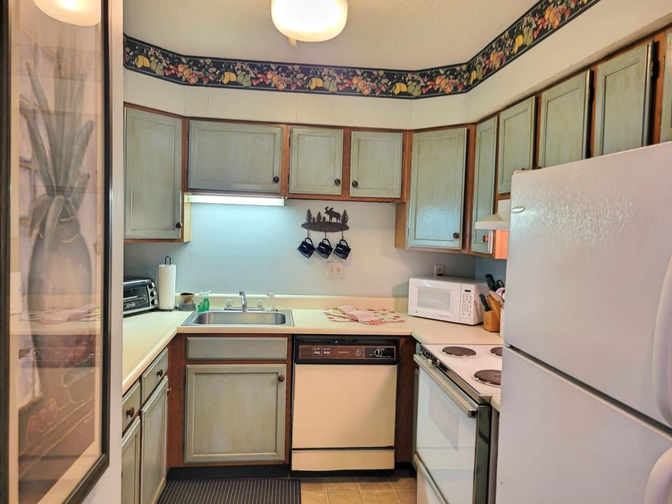 Full kitchen