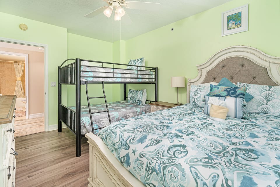 Queen bed with full/full bunk beds
