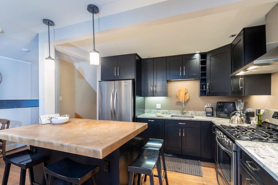 Stainless steel appliances for the chef in the group!
