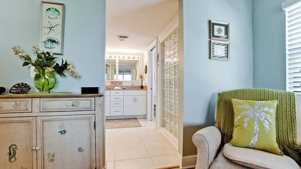 Master Bedroom/Bath