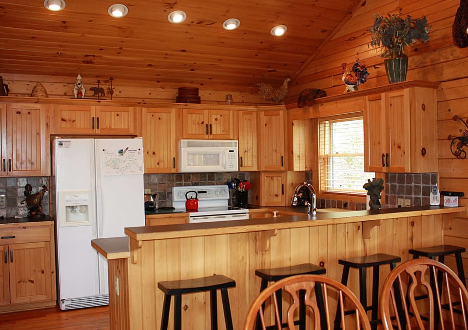 Black Bear Lodge at Leatherwood Mountains