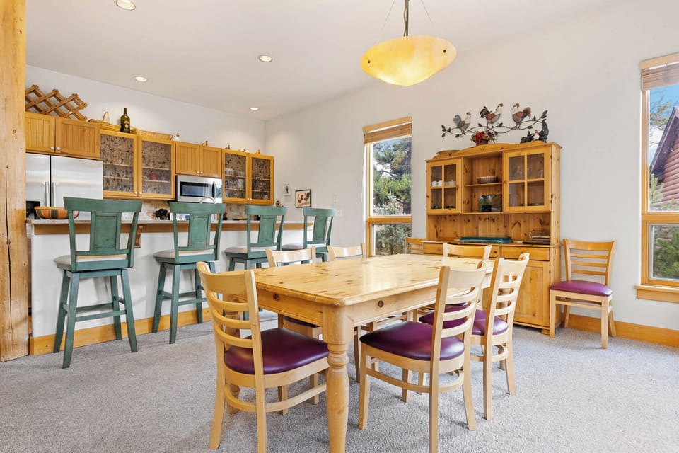 WD475A Dining Area