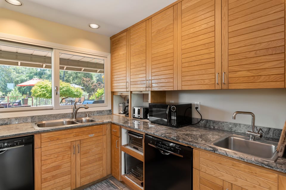 Fallen Tree Ranch has ALL the appliances! Several out on the kitchen counter and more in the capinets.