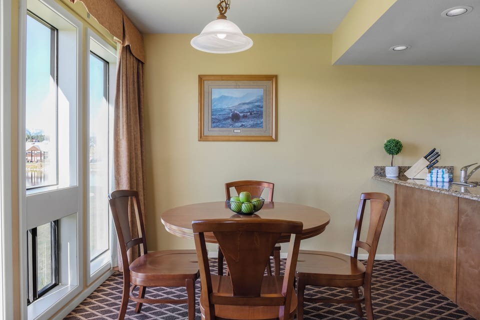 One-Bedroom-Standard-Dining-Area-Village-Point-Pagosa