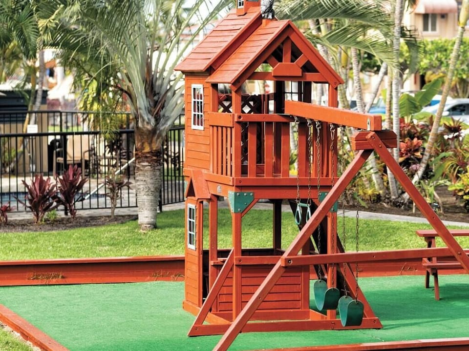 Play-Area-Kauai-Coast-Beachboy_Medium