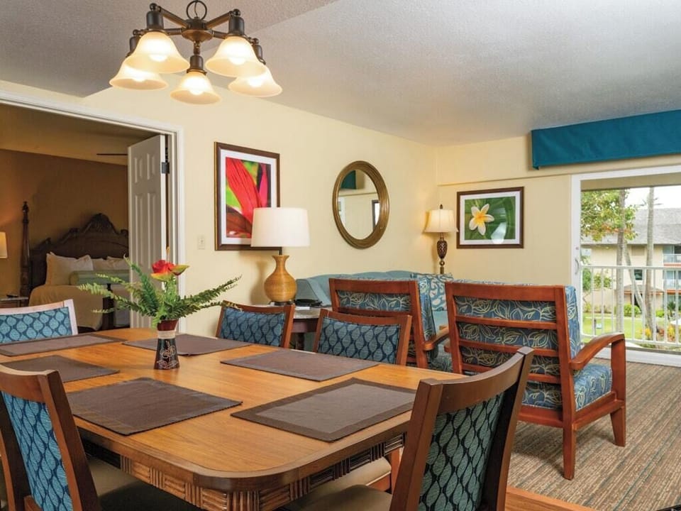 Ohana-Suite-Gardenview-Dining-Kauai-Coast-Beachboy-SVC-IN-026_Medium