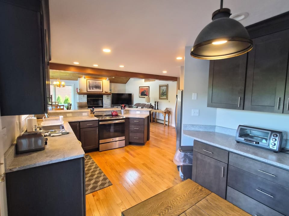 Breakfast Nook - Kitchen Area
